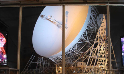 The Lovell Telescope at Jodrell Bank at night