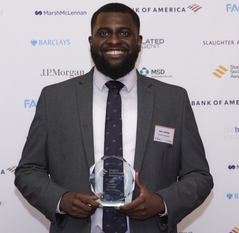 Jesy Luyengi holding his award