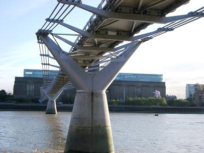 Fig. 16-11b: The London Millennium Footbridge